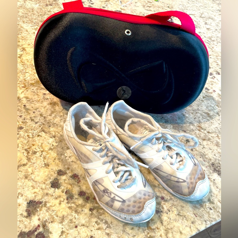 Youth size 2 Nfinity vengeance.